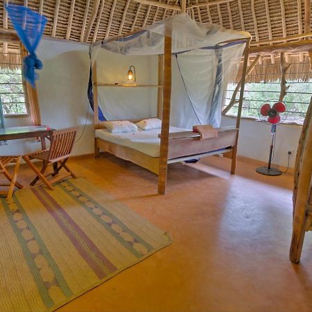 Distant Relatives Ecolodge & Backpackers Kilifi Kültér fotó